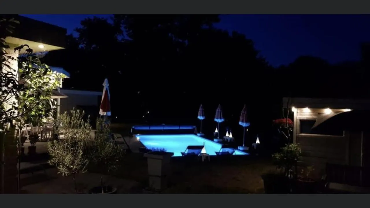 B&B Maison Saint Tropez Eindhoven 2*,  Niederlande
